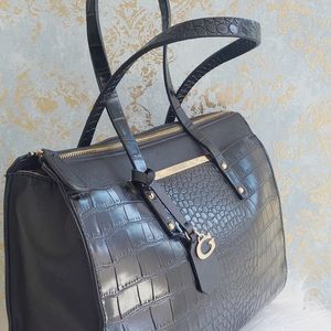 Authentic Guess Shoulder Bag